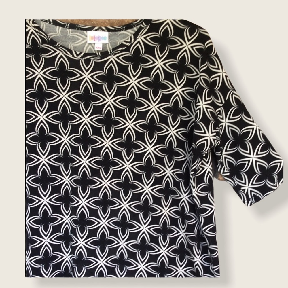 ❌ FINAL PRICE ❌ Lularoe Patterned Irma High Lo Top